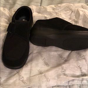 Ortho black suede womens shoes